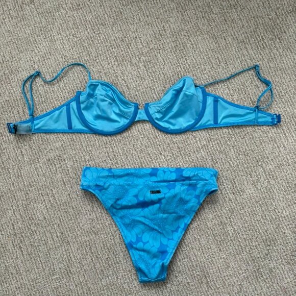 Triangl Bikini - Picture 2 of 3